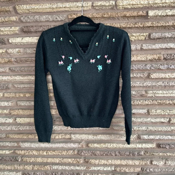 Vintage Black Applied Embroidered Flowers Pullover Sweater - Picture 1 of 6